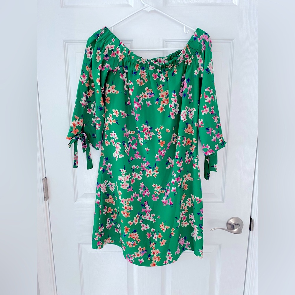 Green floral 3/4 sleeve Vince Camuto dress